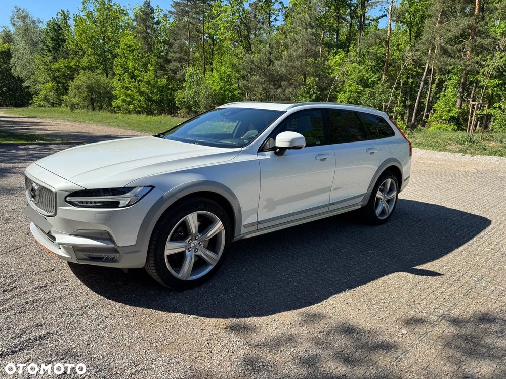Volvo V90 Cross Country - 32