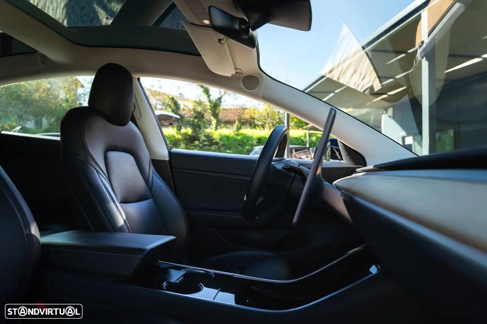 Tesla Model 3 - 12
