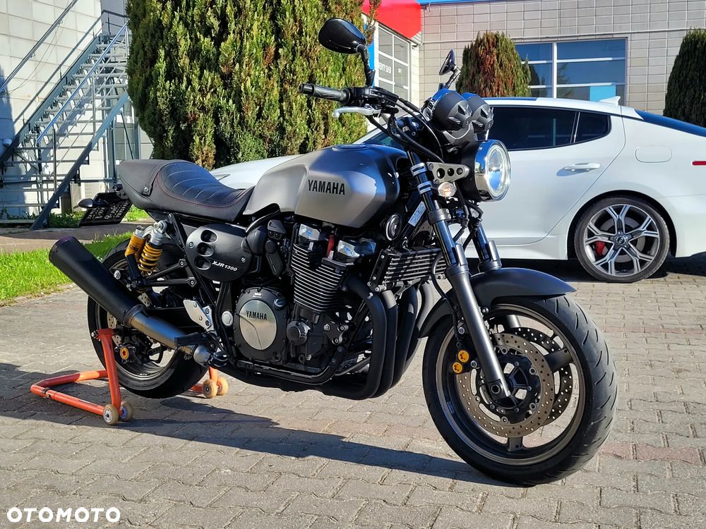Yamaha XJR - 16