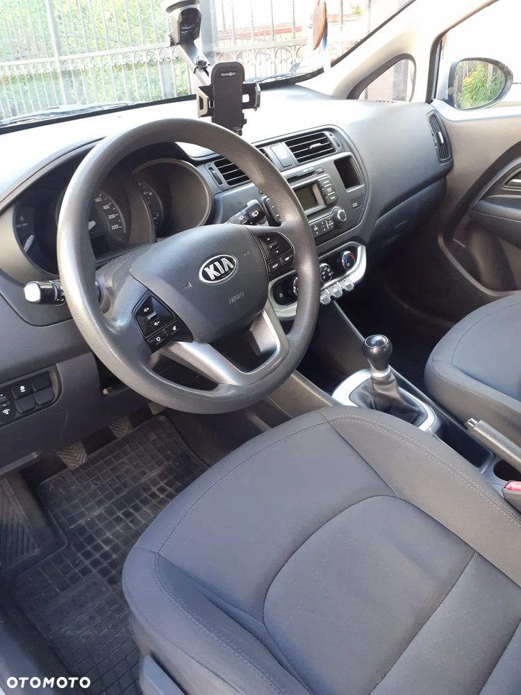 Kia Rio - 7