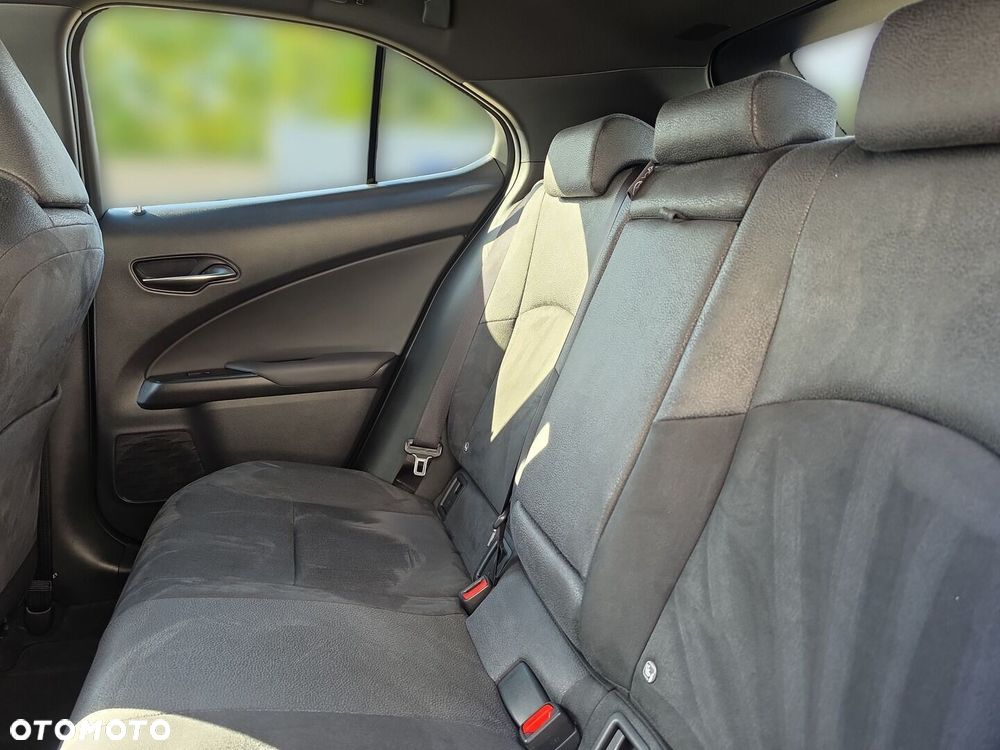 Lexus UX 300h Business - 25
