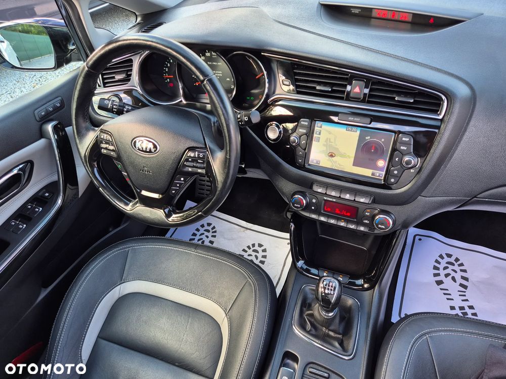 Kia Ceed 1.6 CRDi 136 ISG Platinum Edition - 37
