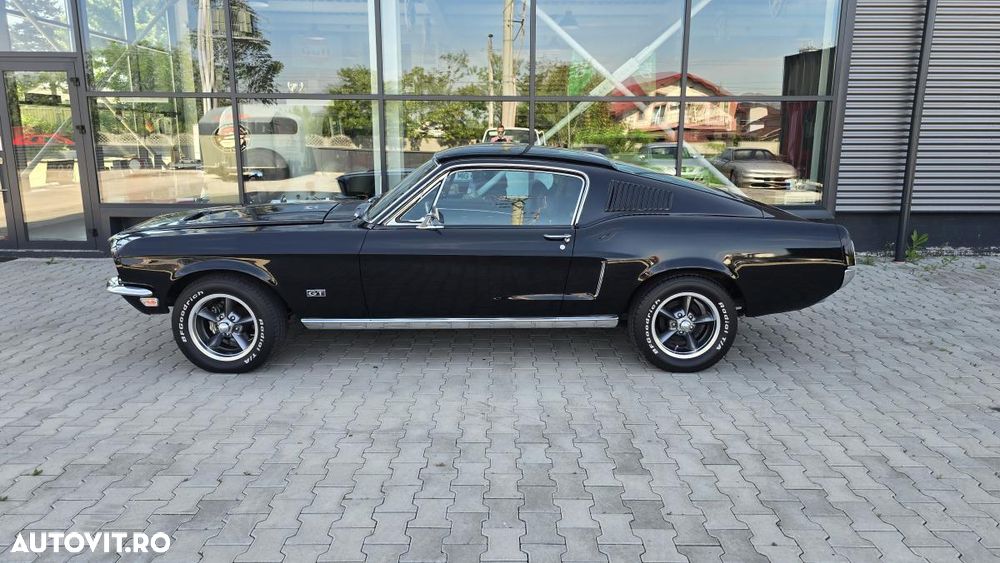 Ford Mustang - 30