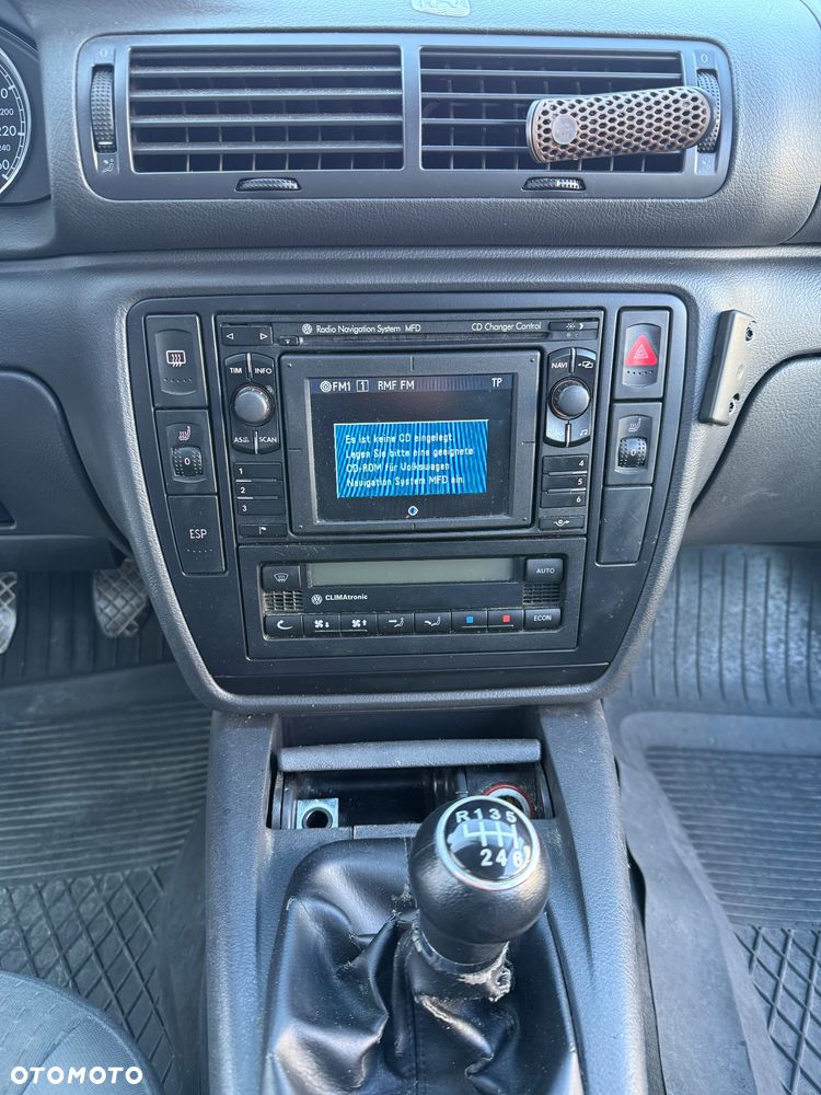 Volkswagen Passat 1.9 TDI Highline - 22