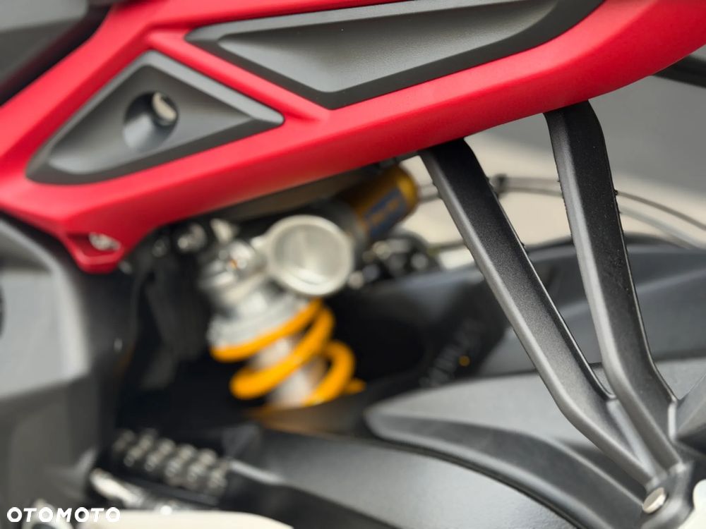 Triumph Street Triple - 18