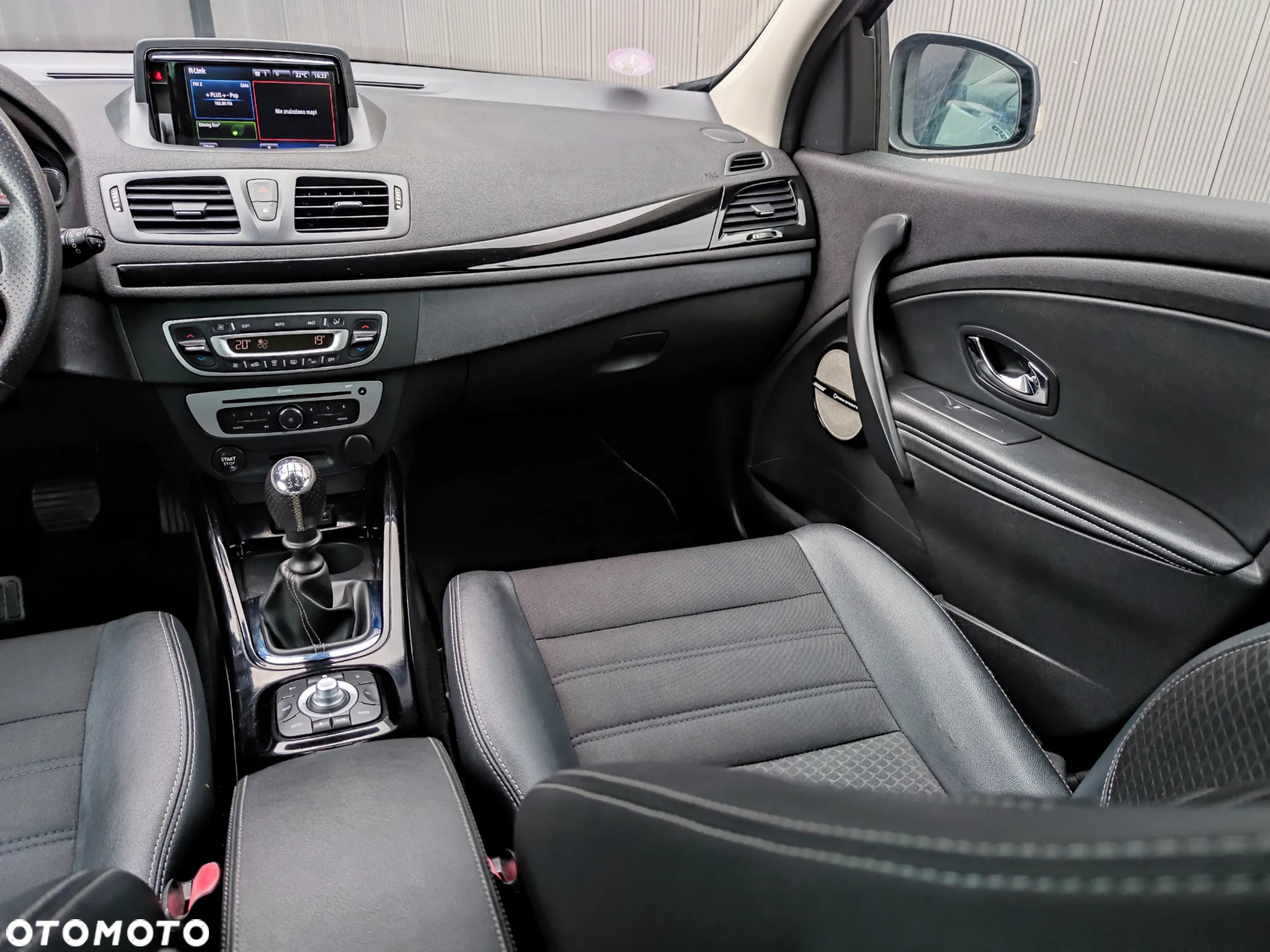 Renault Megane Grandtour ENERGY TCe 130 BOSE EDITION - 24