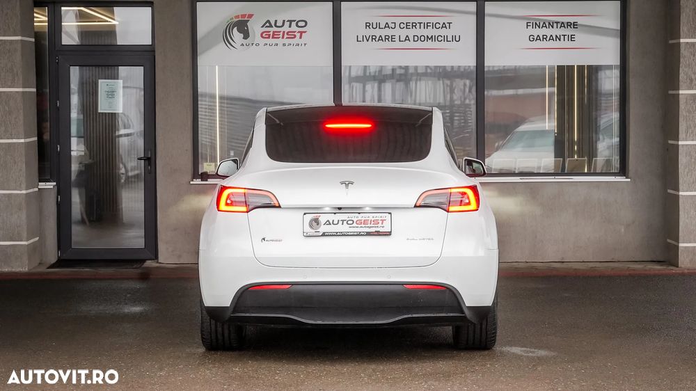 Tesla Model Y - 7