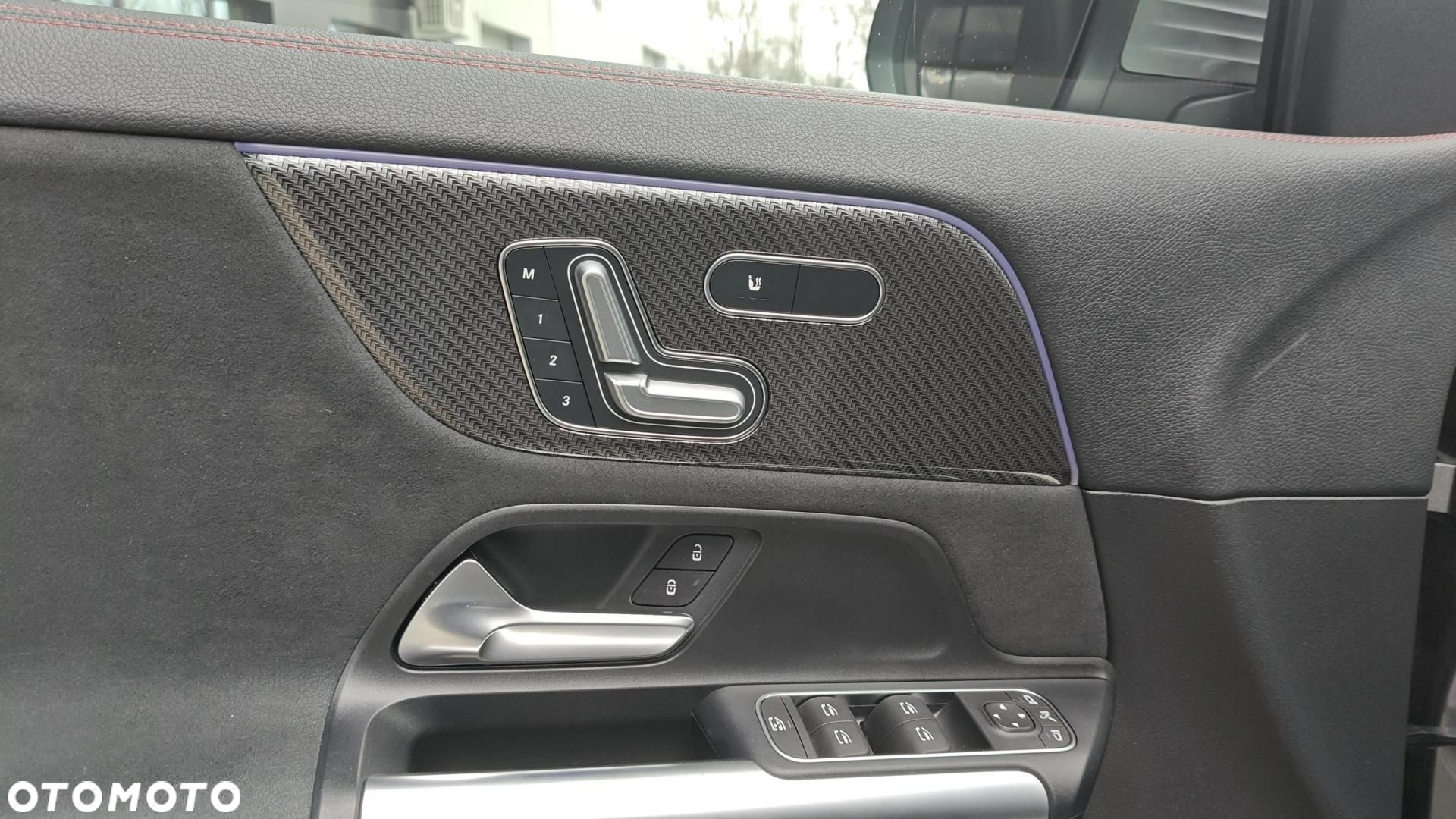 Mercedes-Benz GLA - 10
