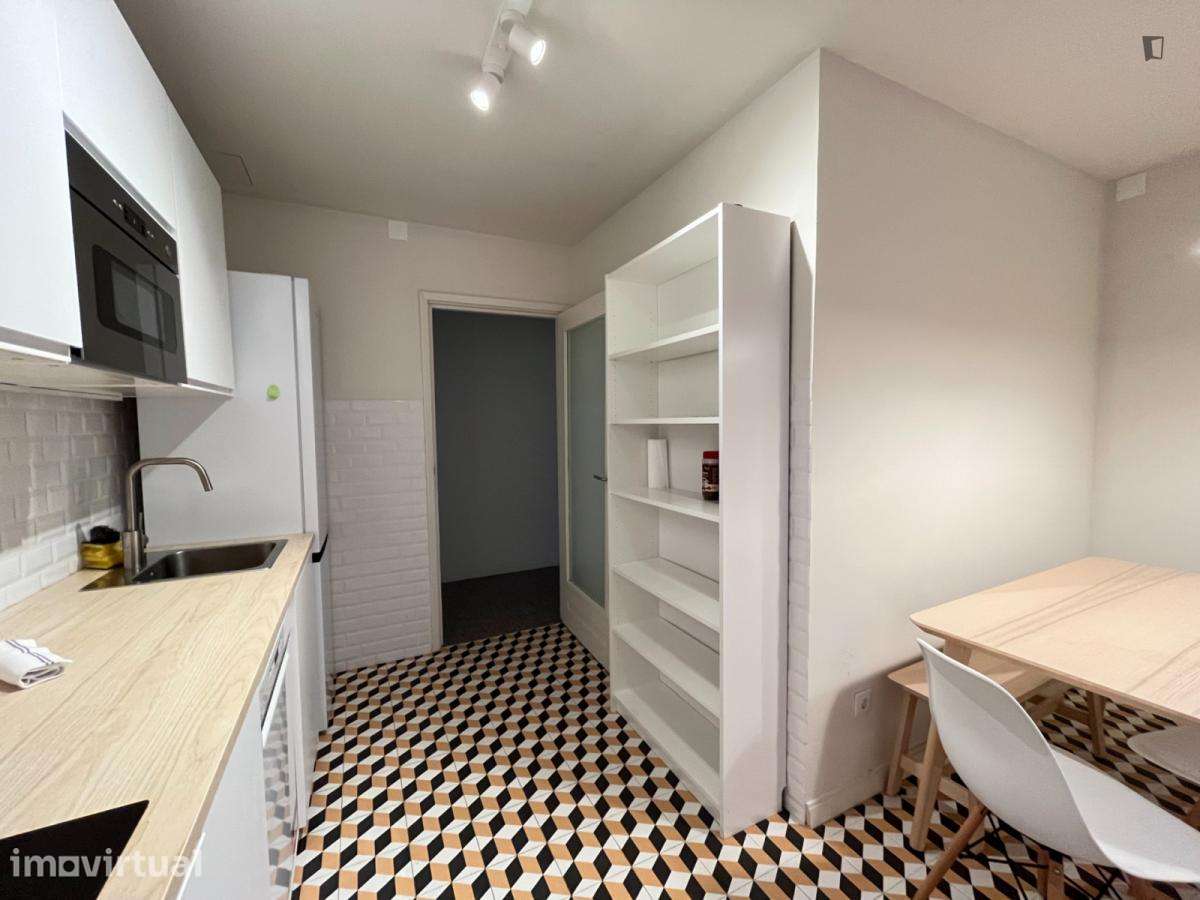 Quarto - localizado em Cedofeita Porto - Grande imagem: 4/29