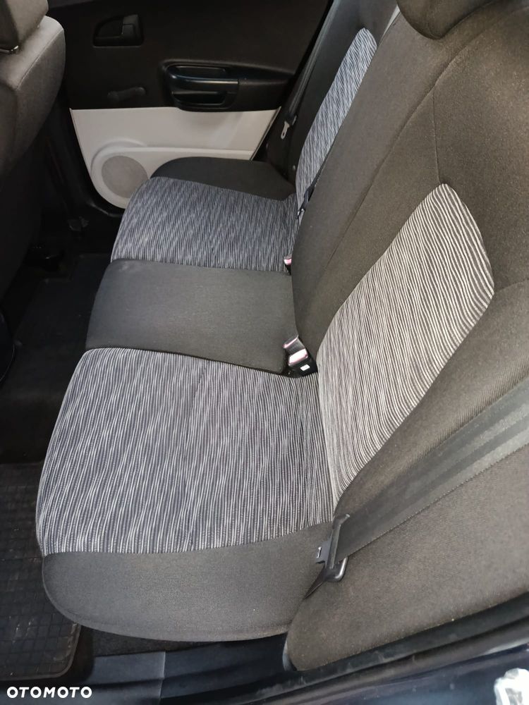 Kia Ceed - 11