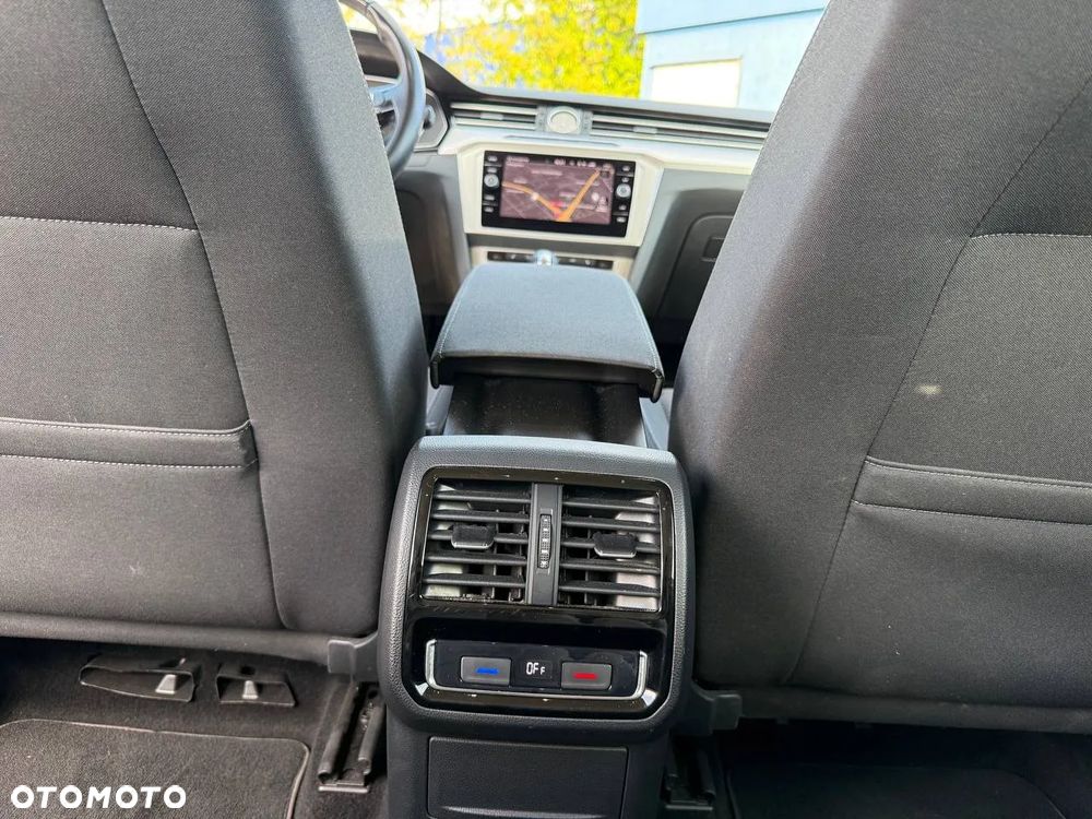 Volkswagen Passat - 16