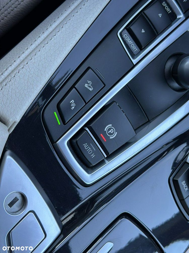 BMW Seria 5 528i xDrive - 22