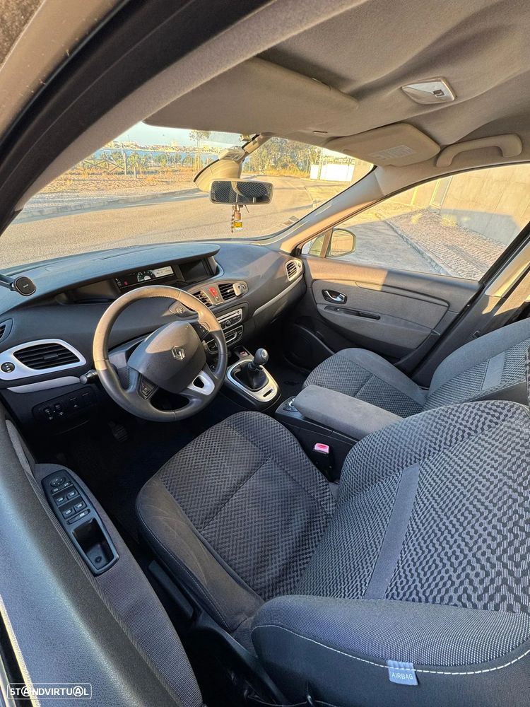 Renault Scénic ver-1-5-dci-bose-edition-ss - 3