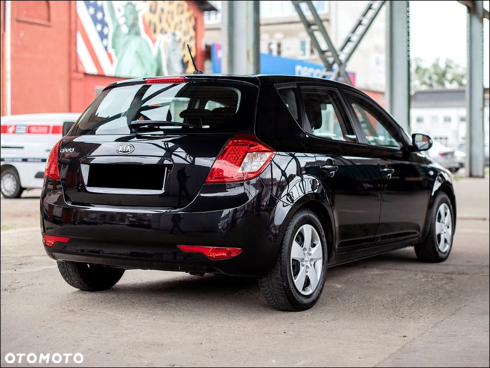 Kia Ceed - 10