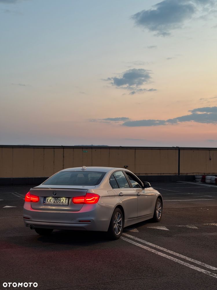 BMW Seria 3 318d - 30
