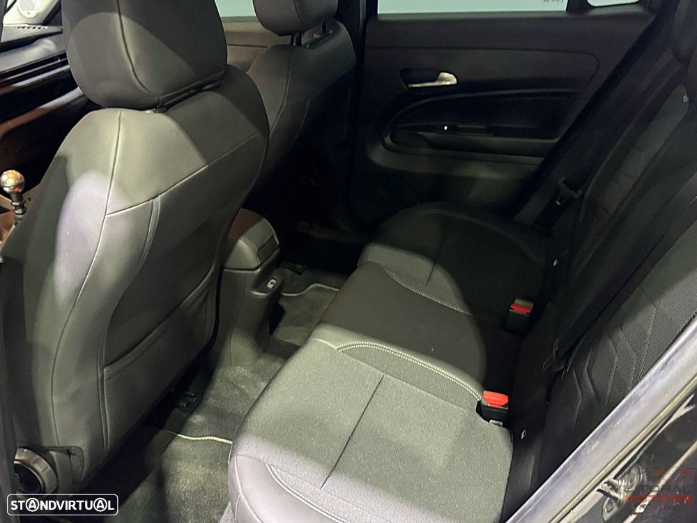 Jeep Avenger 1.2 GSE T3 Altitude - 19