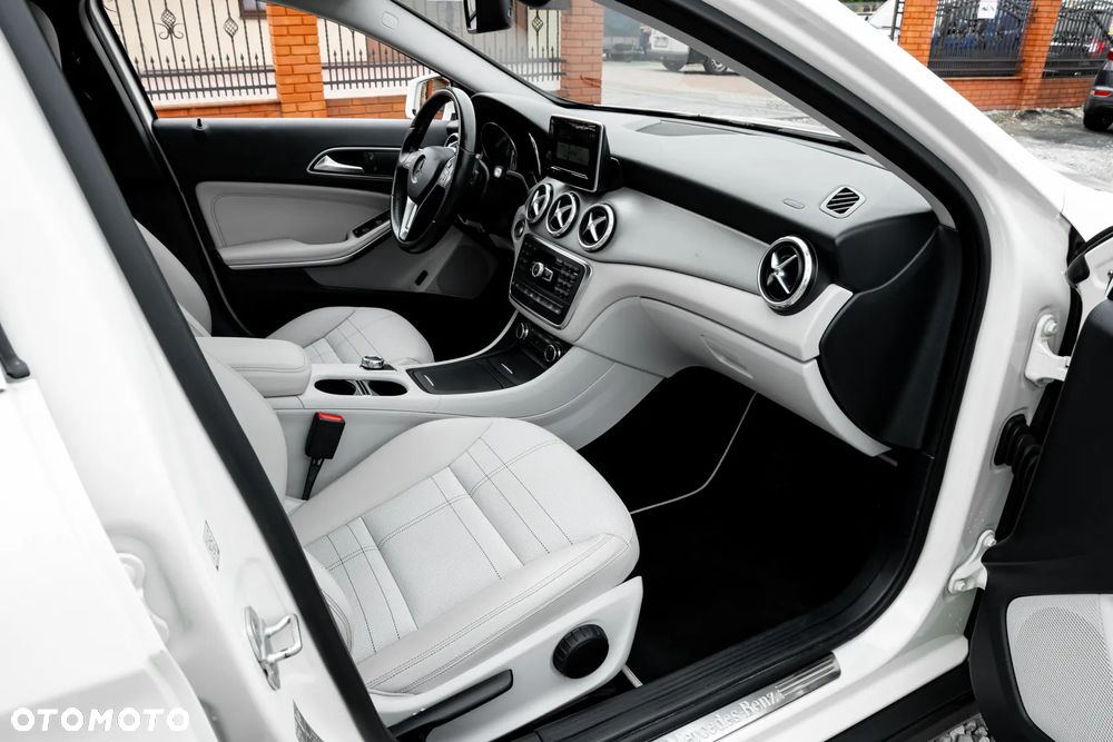 Mercedes-Benz GLA 250 4Matic 7G-DCT Activity Edition - 24