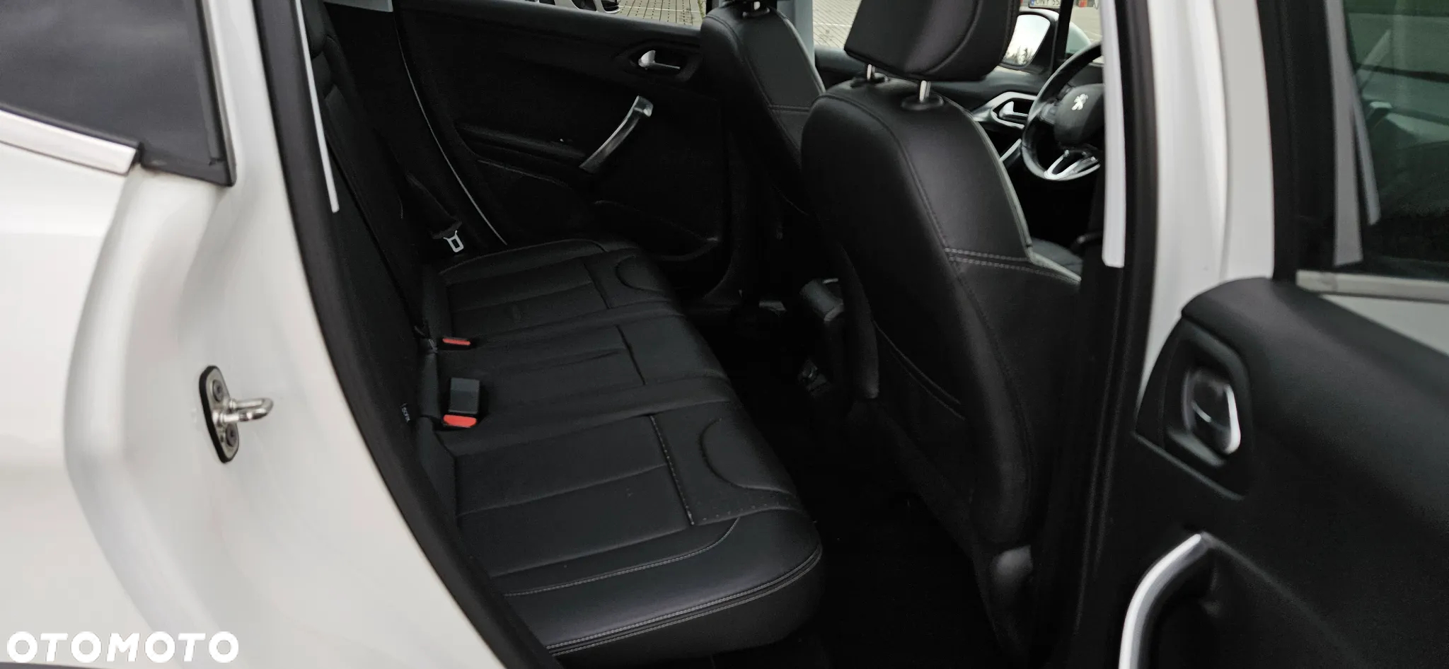 Peugeot 2008 1.2 PureTech Allure S&S - 9