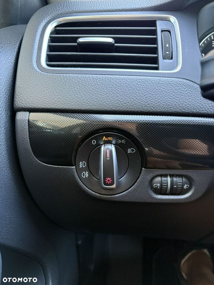 Volkswagen Jetta - 24