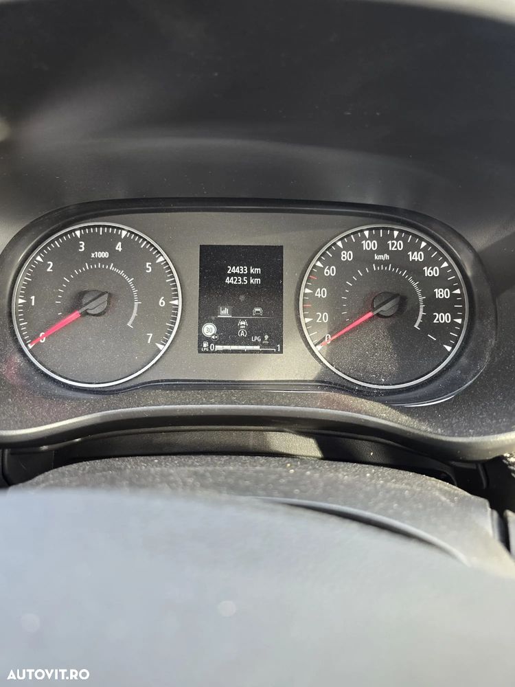 Dacia Logan TCe 90 MT5 Essential - 11