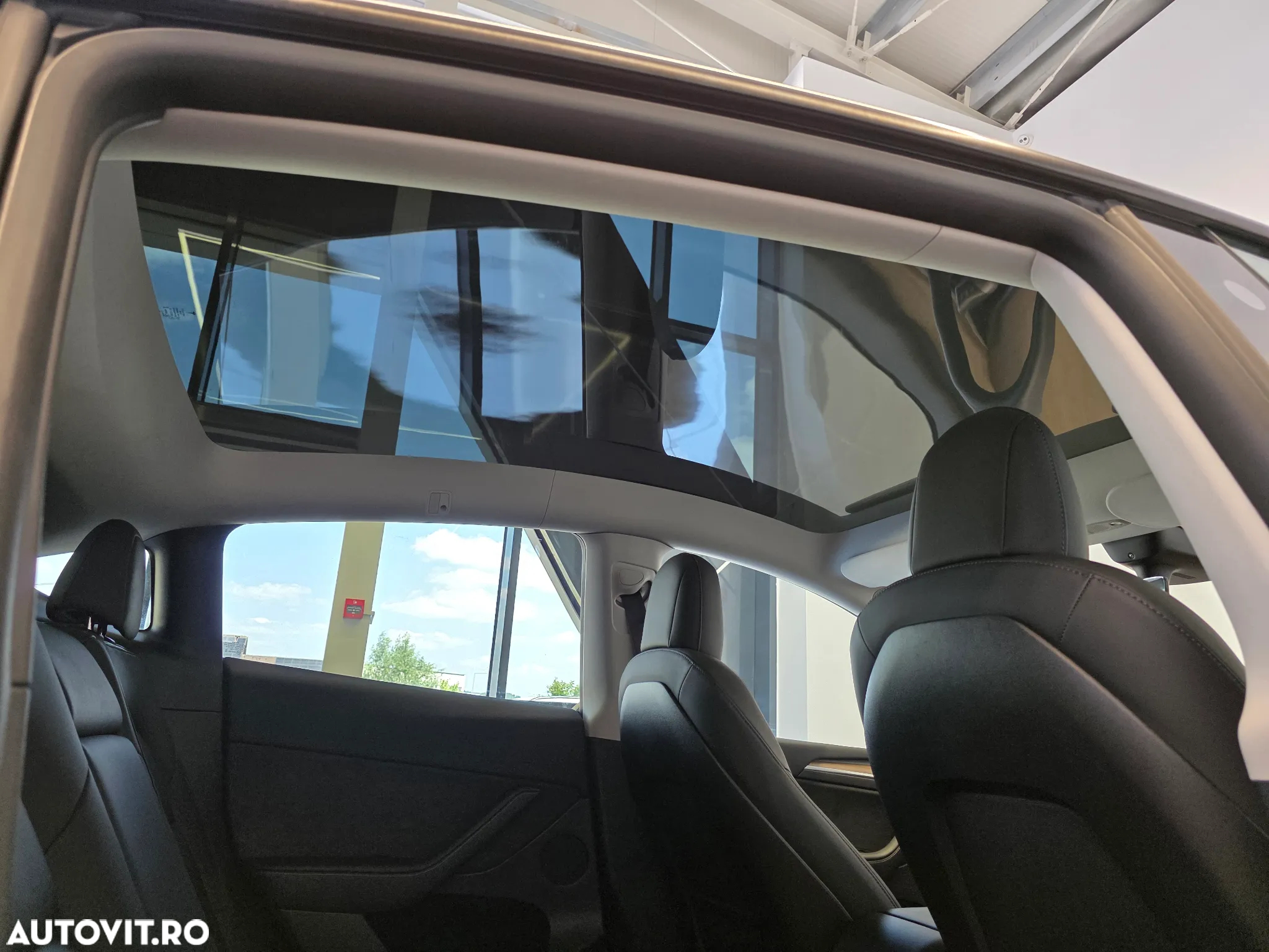 Tesla Model Y Long Range Dual Motor AWD - 12