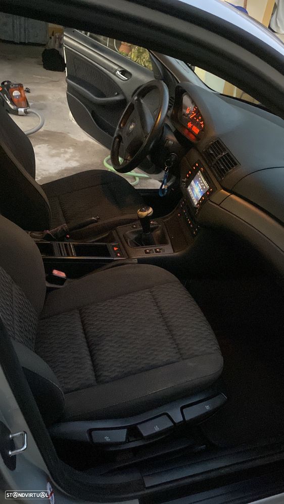 BMW 320 d Touring - 10