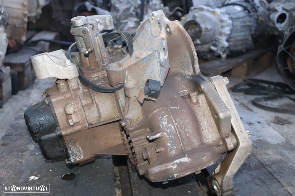 CAIXA DE VELOCIDADES OPEL CORSA E - 3