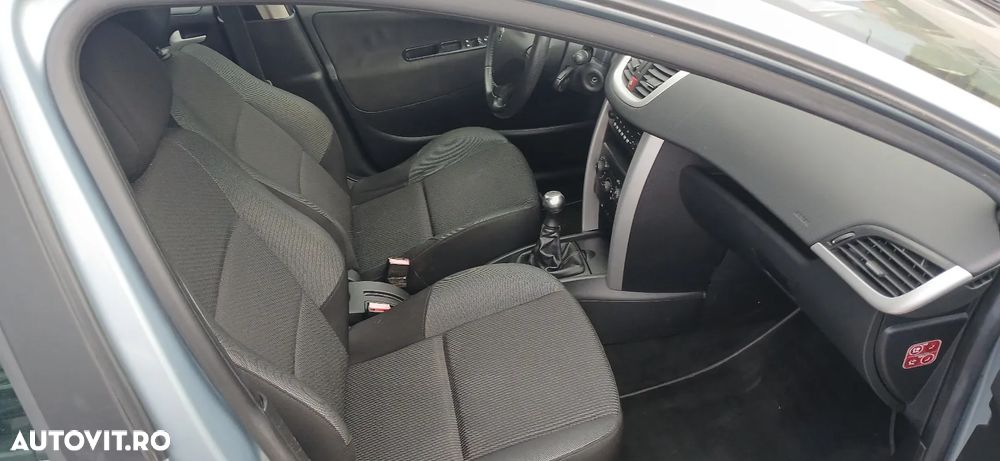 Peugeot 207 120 VTi Premium - 10