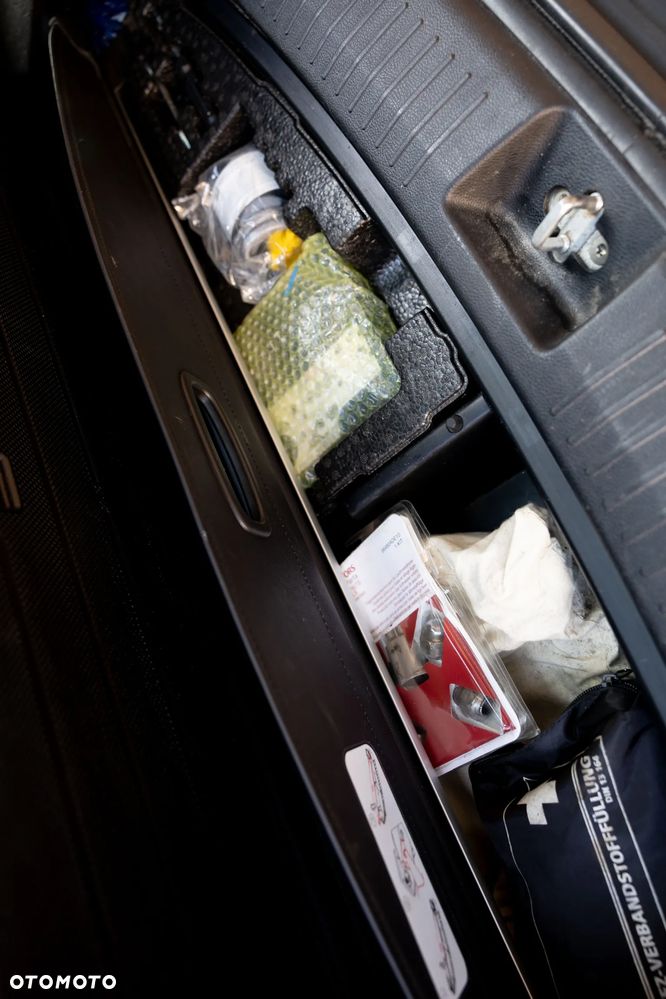 Kia Carens 1.7 CRDi XL 7os - 12