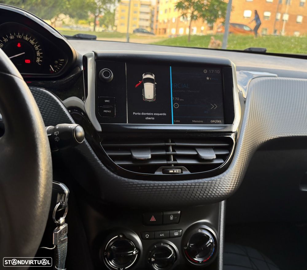 Peugeot 208 1.2 PureTech Style - 12