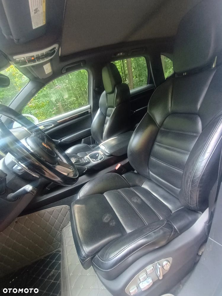 Porsche Cayenne - 22