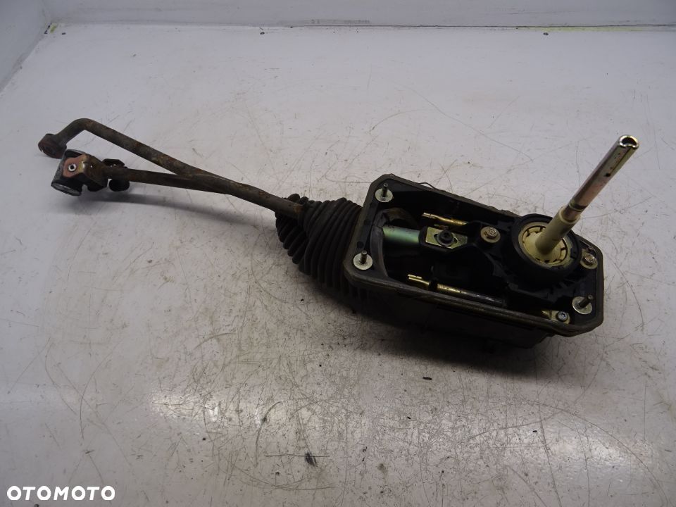 VW PASSAT B5 LIFT 2.8 WYBIERAK LEWAREK BIEGÓW 4B0711025E - 1