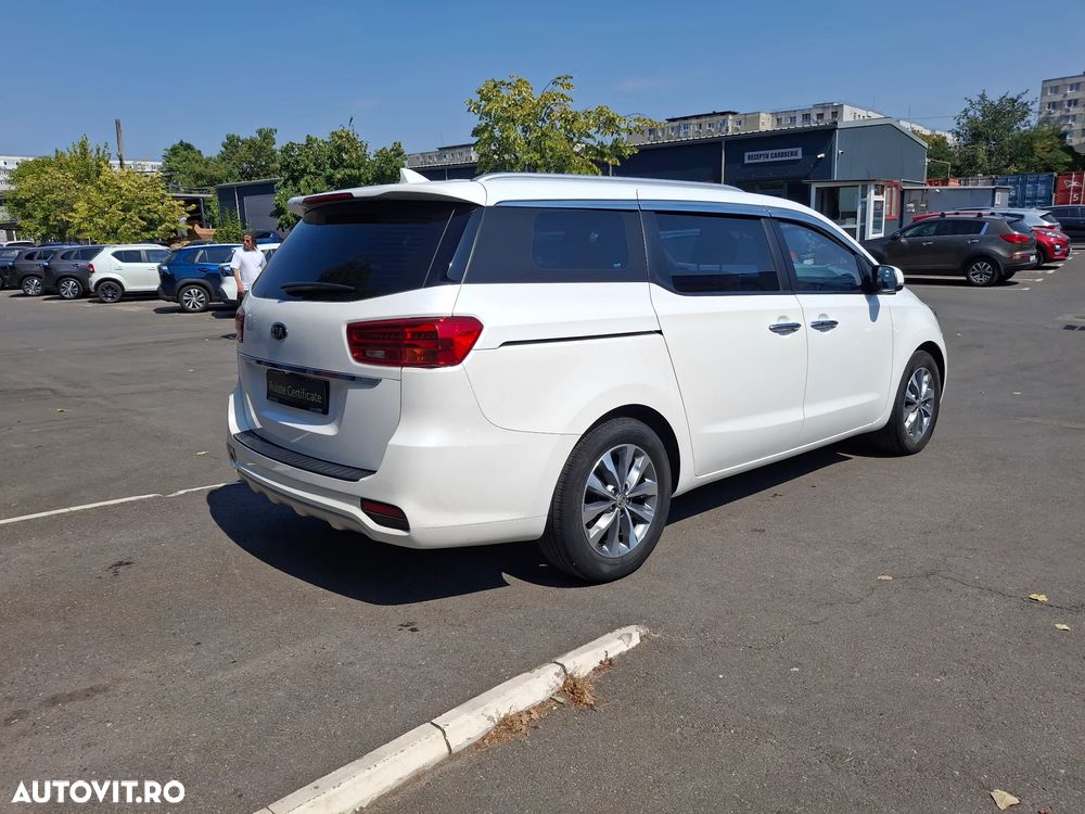 Kia Carnival - 6