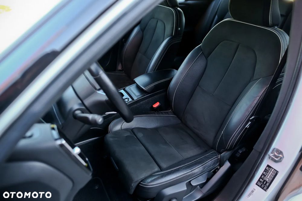 Volvo XC 40 D4 AWD Geartronic R-Design - 20