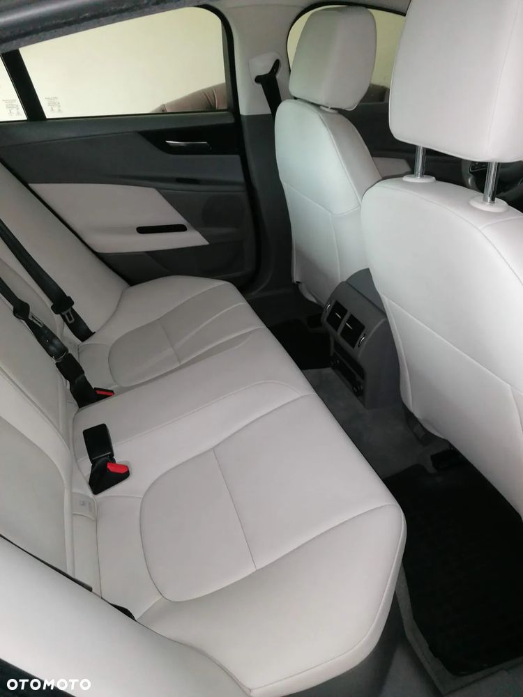 Jaguar XE - 6
