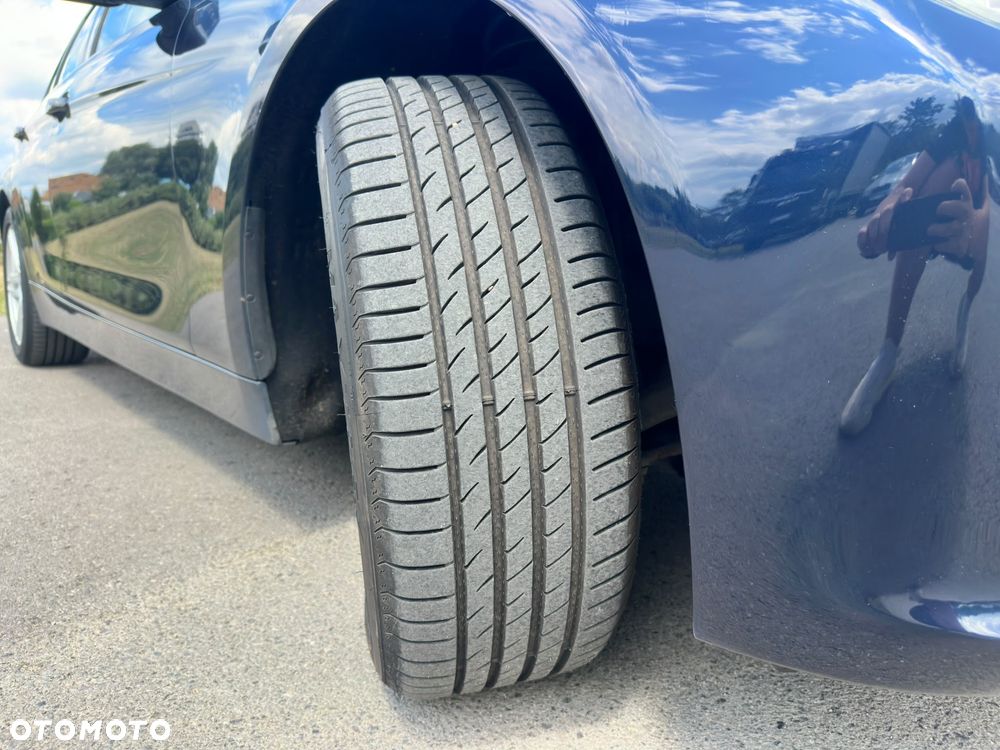 BMW Seria 3 320d Luxury Line - 28