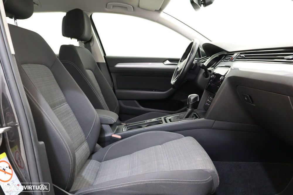 VW Passat Variant 2.0 TDi Business DSG - 8