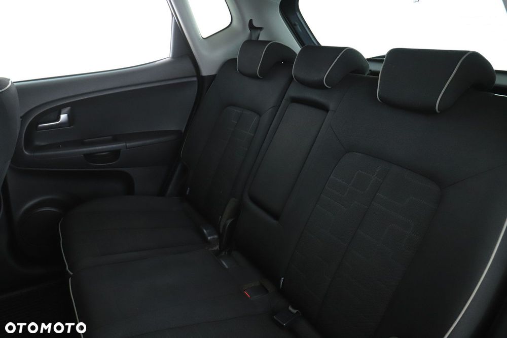 Kia Venga - 24