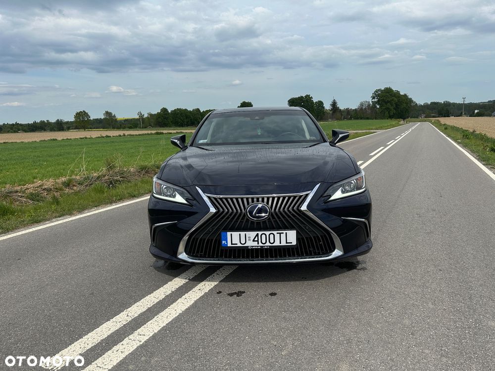 Lexus ES 300h Business Edition + - 8