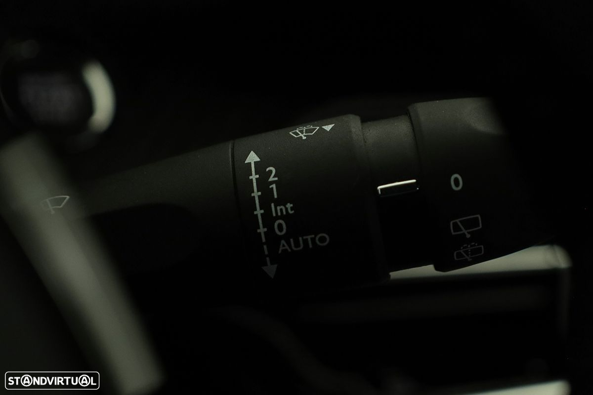 Peugeot 2008 1.2 PureTech Allure - 19