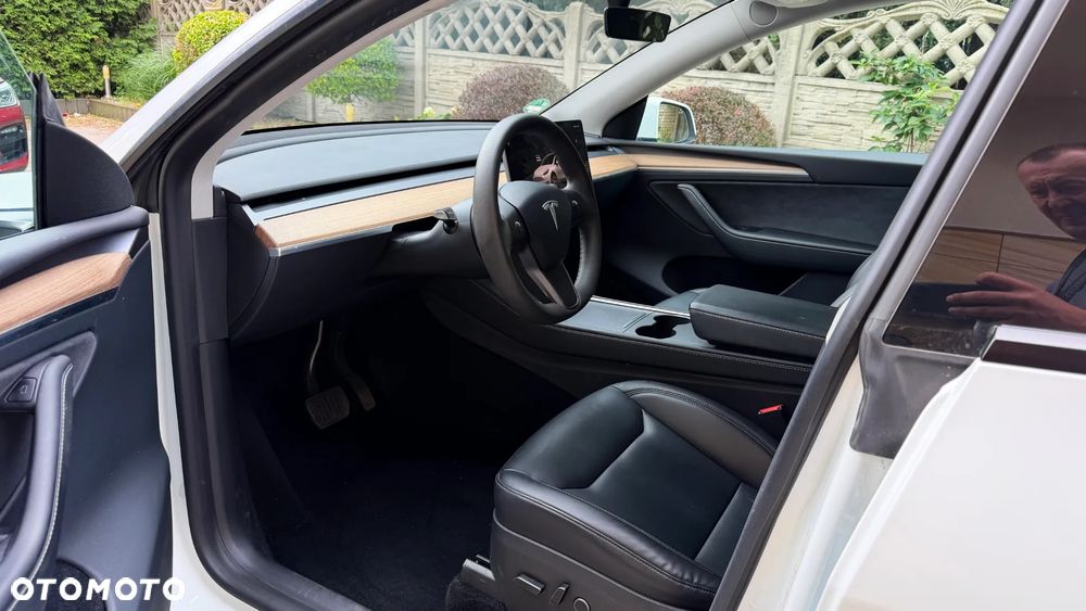 Tesla Model Y Long Range AWD - 18
