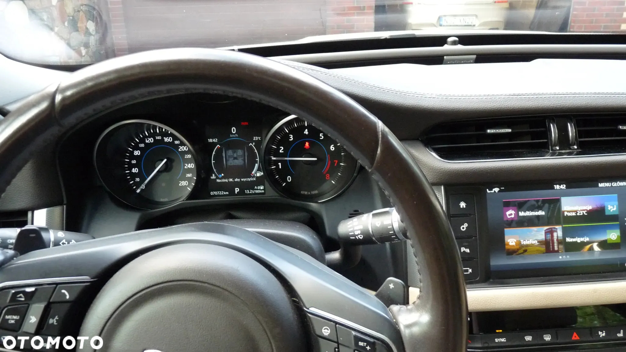 Jaguar XF 35t AWD Portfolio - 29