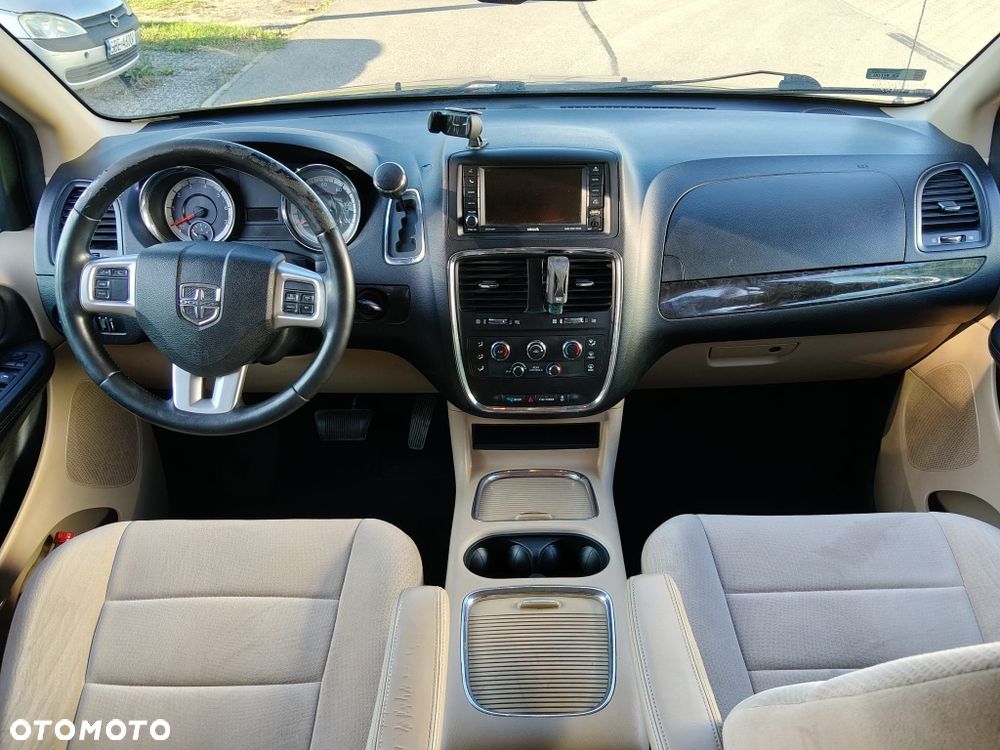 Dodge Grand Caravan - 6