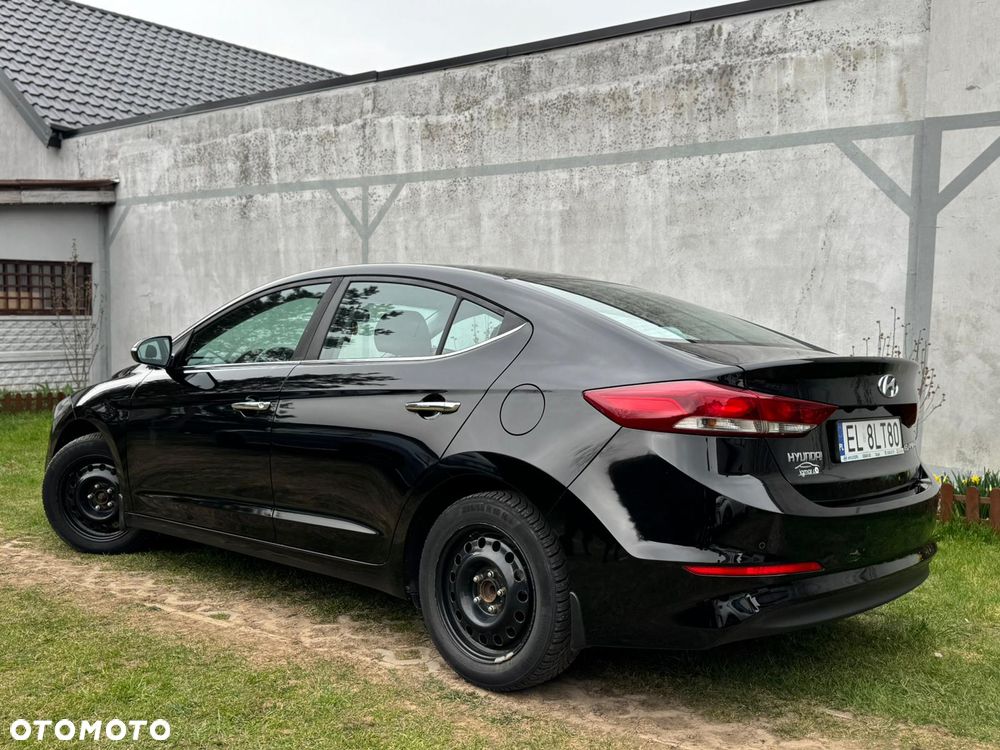 Hyundai Elantra 1.6 Comfort - 29