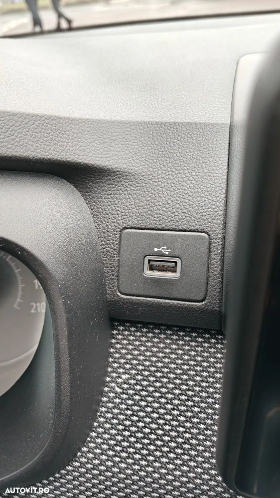 Dacia Logan TCe 90 Essential - 29