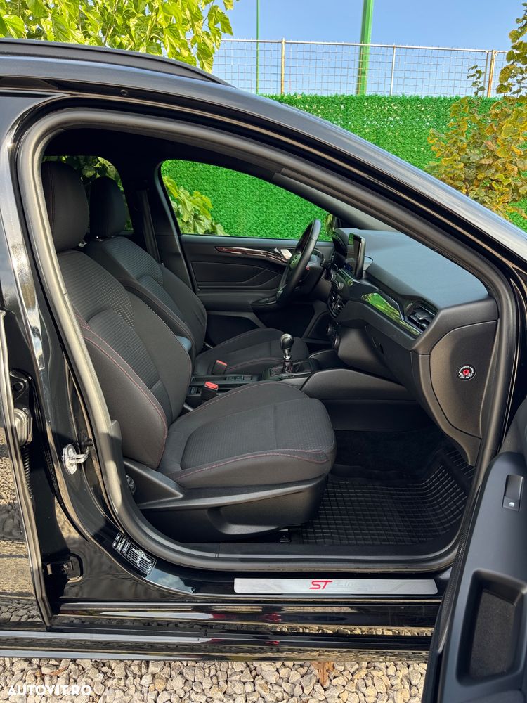 Ford Focus 1.5 EcoBlue Start-Stopp-System ST-LINE STYLE - 11