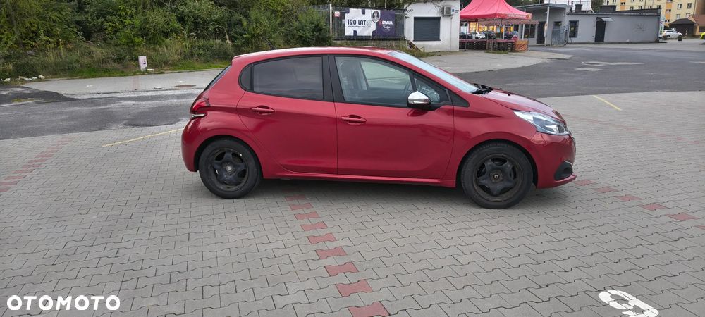 Peugeot 208 - 8