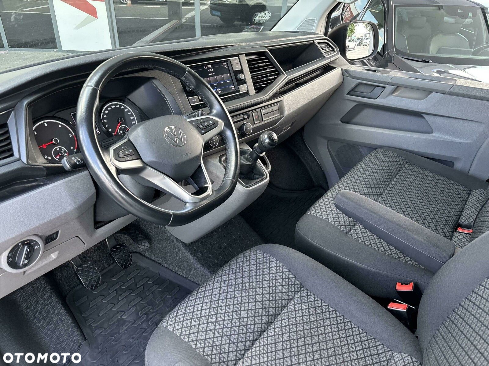 Volkswagen Caravelle - 10