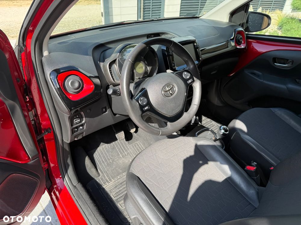 Toyota Aygo x.shift x-play connect - 4