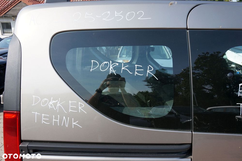 SZYBA KAROSERYJNA TYLNA PRAWA BOCZNA DOKKER LIFT 833069695R DACIA 2017-2021 - 2